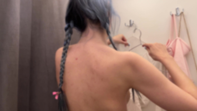 Little_Kitty69: Kannst du meine harten nippel direkt durch diesen hauchdünnen Oberteil...