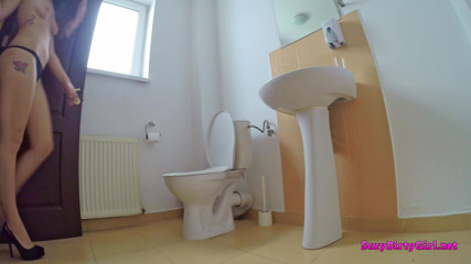 Sexy Dirty Girl: Pee standing and spilling all over
