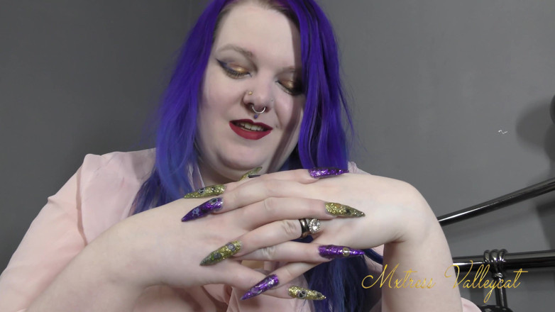 Mxtress Valleycat: Uñas brillantes espeluznantes