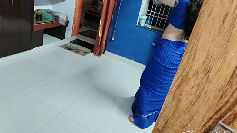 Ruhika Backbencher: Viral Video of a Hot Desi Bhabhi Putting on a...