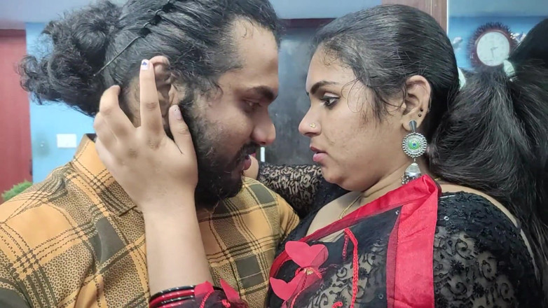 Vaigavarun45: Mallu Casal fode quente em saree, remoção de saree e...