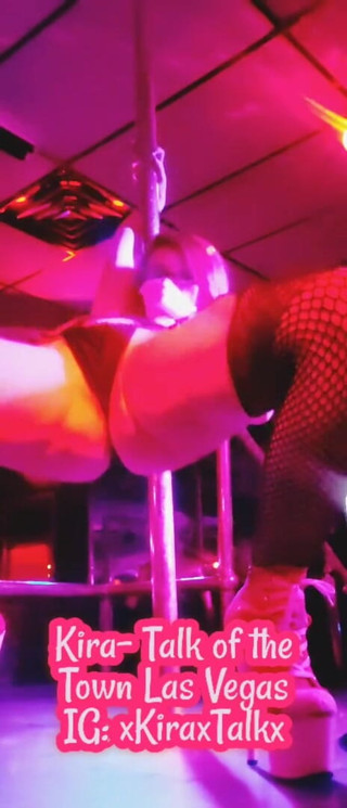 X_Asphxyia_X: Stripperiță din Las Vegas , set fără sutient în scenă