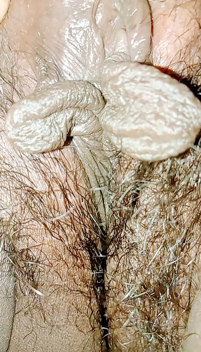 Indian aunty sex: Индийская мачеха грязная тетушка Gita, Tina показывает киску