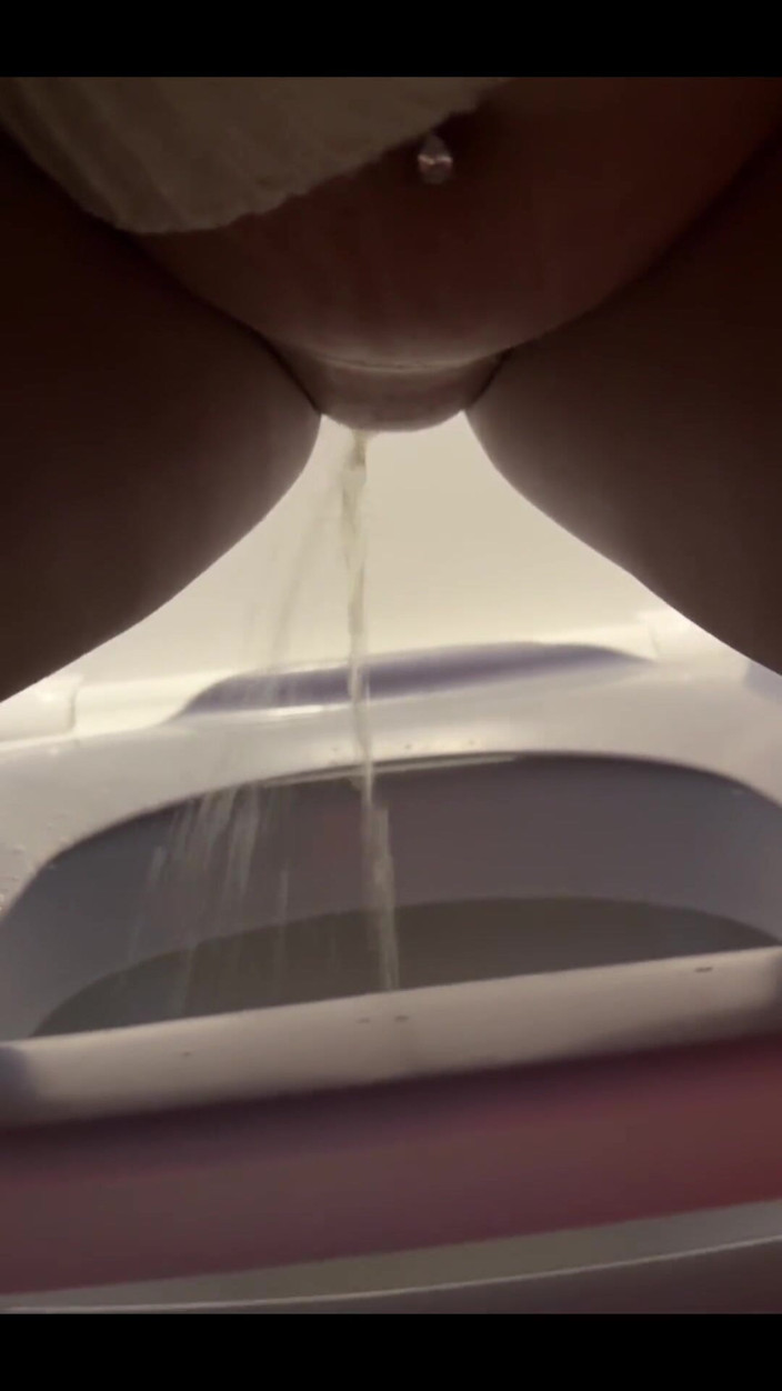 Tiffstreatsxoxo: Kencing