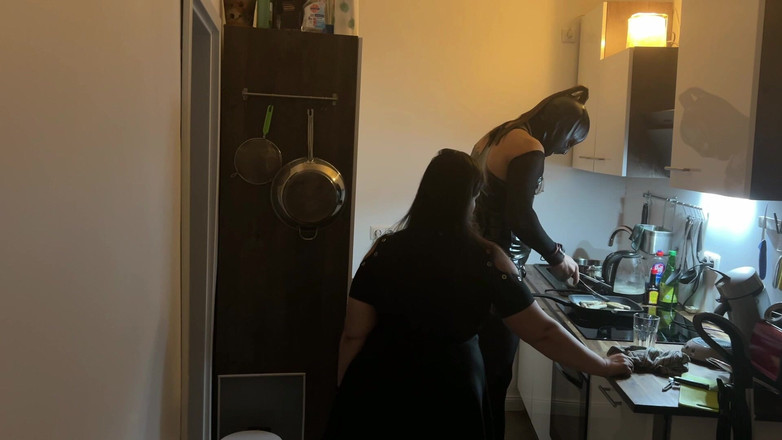 DOMINATRIX6: テレビの奴隷パート3-4とフェチロフト料理セッション。