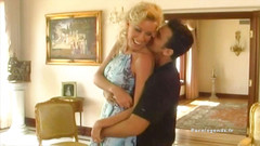 Estelle and Friends: Nicole Moore adore être une salope cougar noire