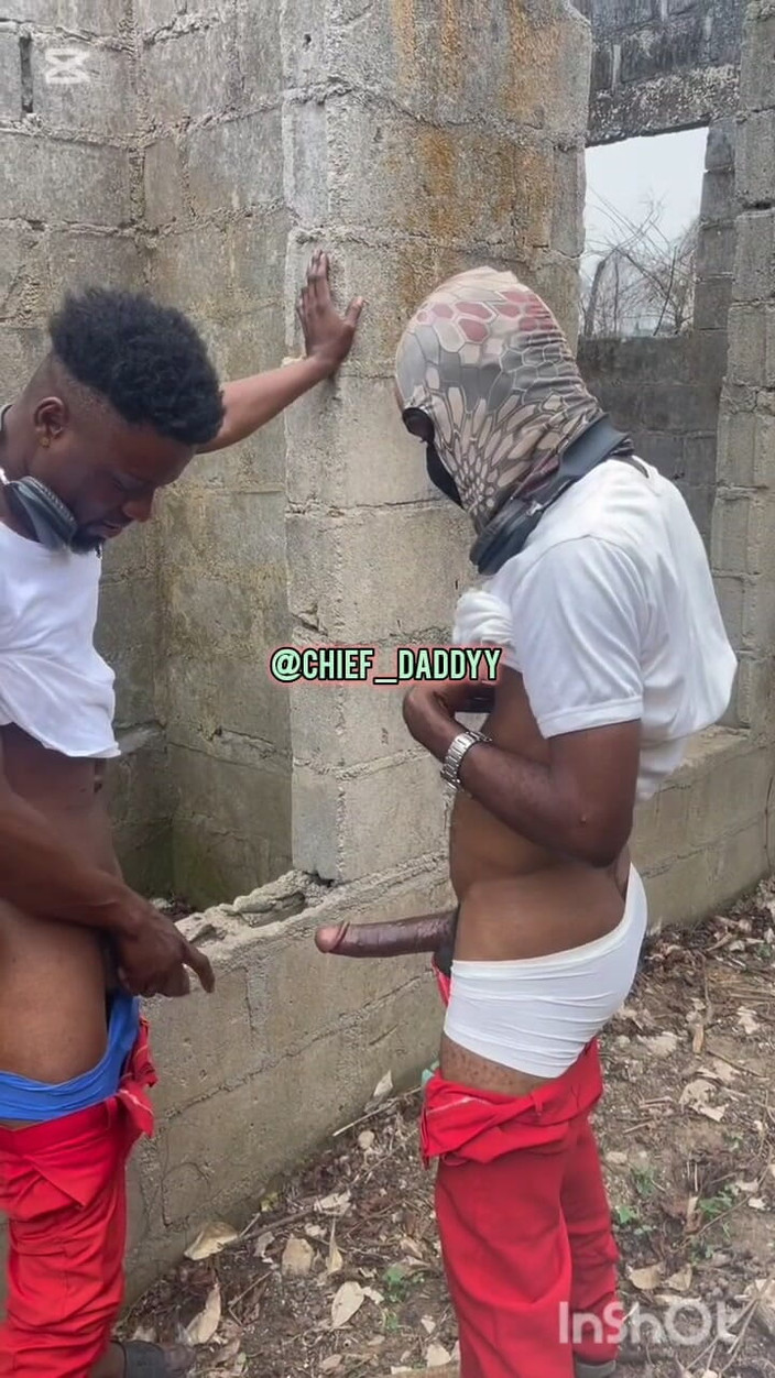 Chief_daddyy: Due senior prefette scopate durante la pausa.