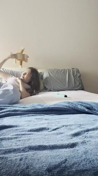 Il mio migliore amico mi insegna come succhiare la figa e ha un orgasmo