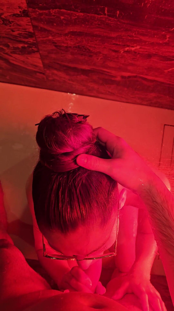 petitesubkitten: Skutečný pár sprchový sextape - zapařené amatérské šukání s nevlastním otcem ve...