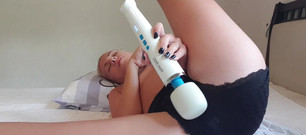 MissAnja_FH: Vždycky potřebuji víc, co dobře víš. Nemůžu přestat na tom...