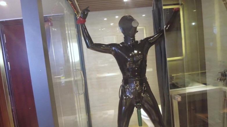 Aisan girl bondage: Mz20 - a garota de roupa de látex trancada em uma...
