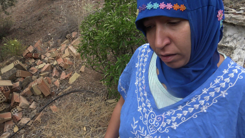 Souzan Halabi: Aldatan Mısırlı çiftçinin karısı komşusunu dışarıda sikelim