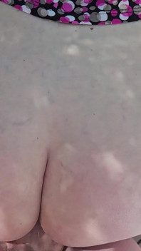 Słoneczna letnia niedziela po kościele z PAWG GILF na zewnątrz