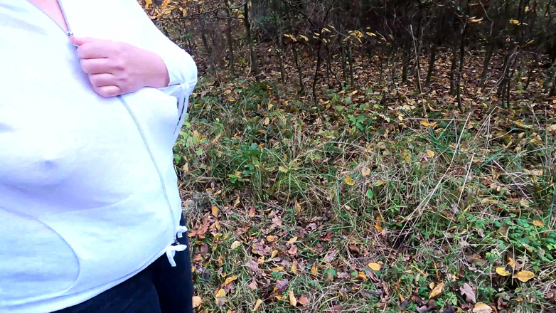 Bouncy Tits Action: Otevři si bundu - Teď - Hned ti plácnu prsa