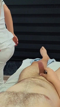 Latina, Vollbusige MILF-masseuse Wird Nach Frechen Massage Hart Gefickt Und Schluckt Das Ganze Sperma
