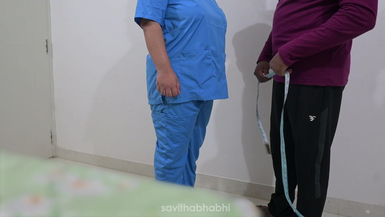 savithabhabhi: Hintli hemşire Tina yenge terziyle seks yapıyor