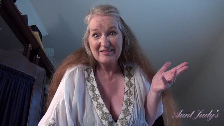 Aunt Judy's: AuntJudys - Maggie, ta belle-mère GILF à forte poitrine de 61 ans vous...