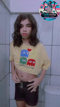 Carlezinha - transsexuală perversă goală în tocuri, gemând frenetic ca o curvă.