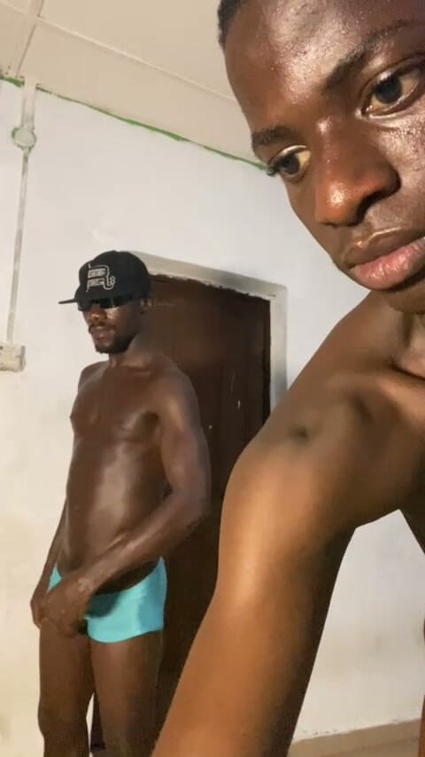 Thelittle_brown: Brown Diva with Big Cock