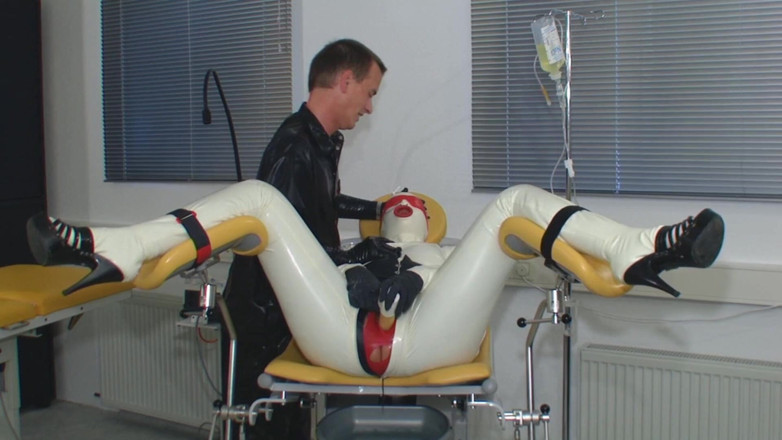 Rubber & Clinic Studio - 1ATOYS: Xtreme piss erfahrung