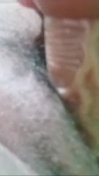 Sexy Filipijnse milf die wat room maakt vóór de seks