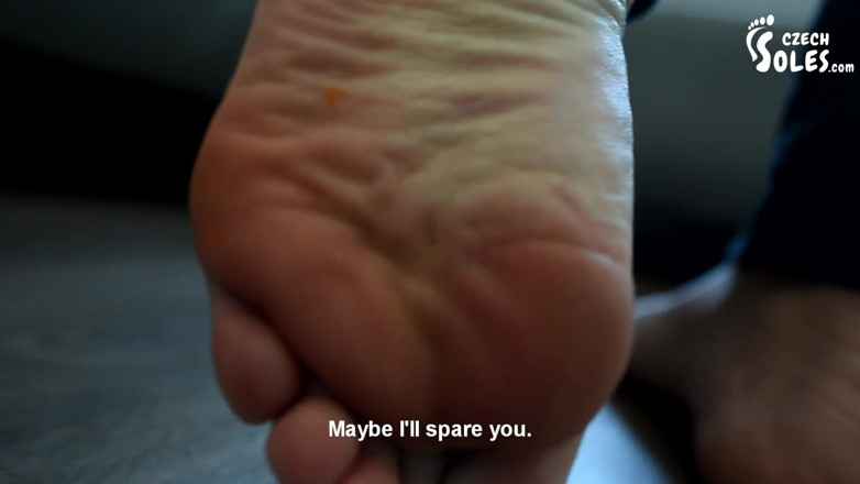 Czech Soles - foot fetish content: POV gigantyczna stopa i ale miażdżąca