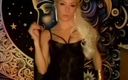 Barby Domina: Blonde sexy, gros seins en latex, striptis, gode, sodomie