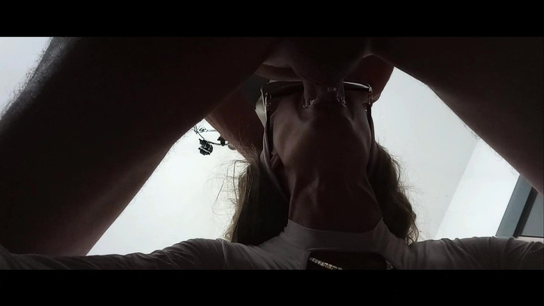 LauraOnHeels: サングラスとツバメを使った熟女フェラチオのコンピレーション