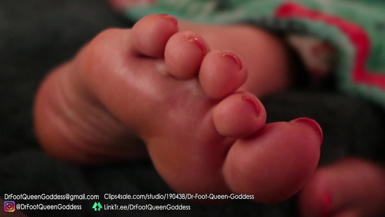 Dr. Foot Queen Goddess: Relaxing couch soles part 1