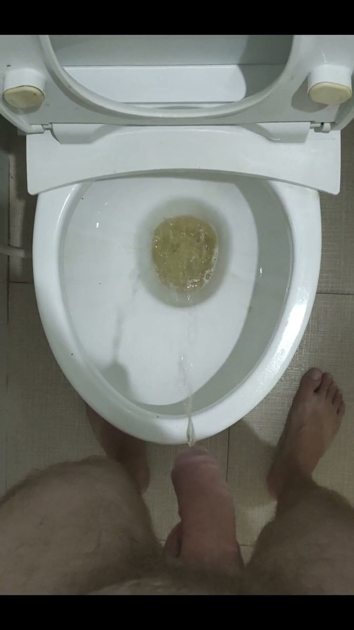 MrKinksly: Morning Pee
