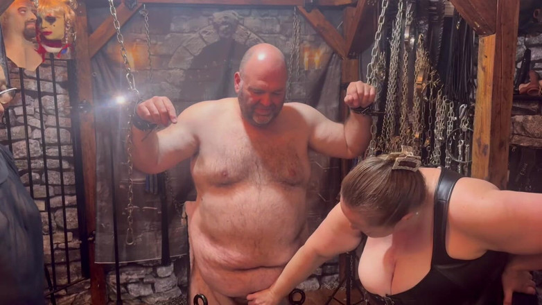 blackberrymilf: Lanisterbear se pone de nuevo en ballbuster parte 2