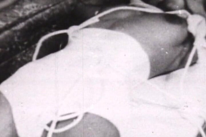 Vintage Babes: Czarno-biały Vintage Bondage Classic z retro wiązanymi linami submisysjami