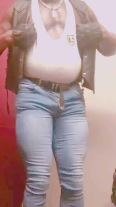 Black smoking muscle stepdad: Svalnatý hřebec kožená džínové boty kouření Solo Titpig