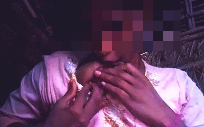 RJ NISHA: गुलाबी फ्रॉक पहनी देसी मल्लू आंटी अपने स्तनों की मालिश करवा रही है