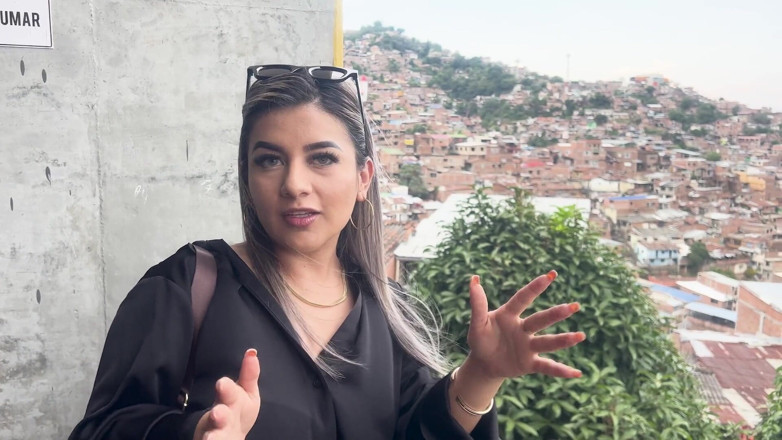 Naty Delgado: Şehrimde teleferiğe binerken açık havada üvey erkek kardeşimin en iyi arkadaşına...