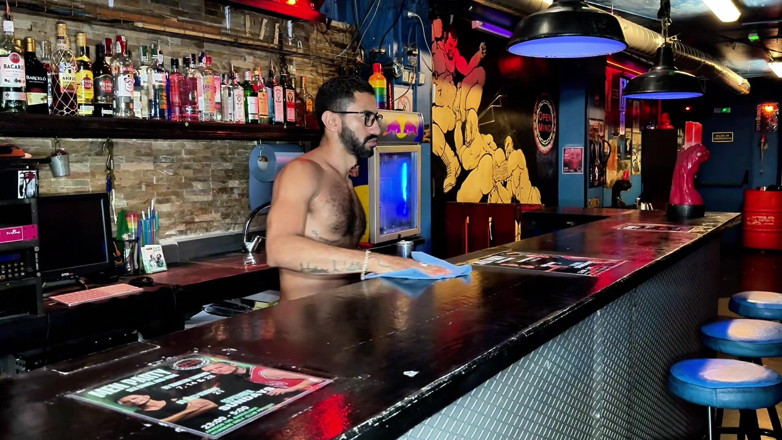 Charlie Ferreira: Sexy čtyřka v cestovním baru