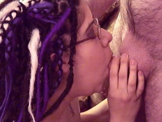 Wild Suckers: Nadržená tlustá kočka saje a olizuje každý centimetr malého ptáka