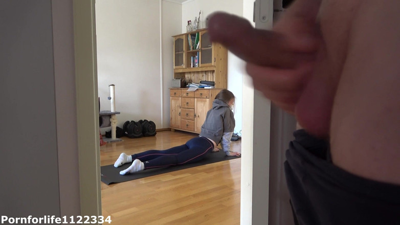 Pornforlife1122334: Ich liebe es zu sehen, wie meine stiefschwester yoga macht...