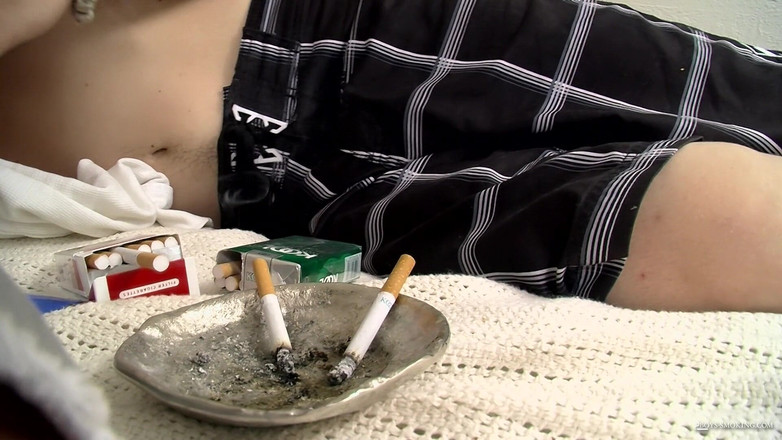 Boys Smoking: Wesley e Noah fumano sudati!