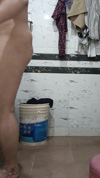 Priya, bhabhi à gros nichons, spectacle de bain