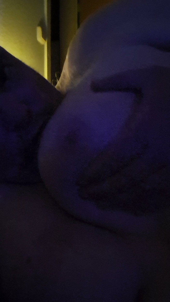 Fickspecht: No Night's Rest for the Bitch