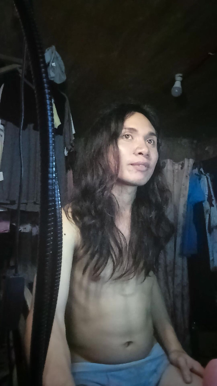 Reynaldo6: De mooie koningin van de huid van de aarde bedrijft...