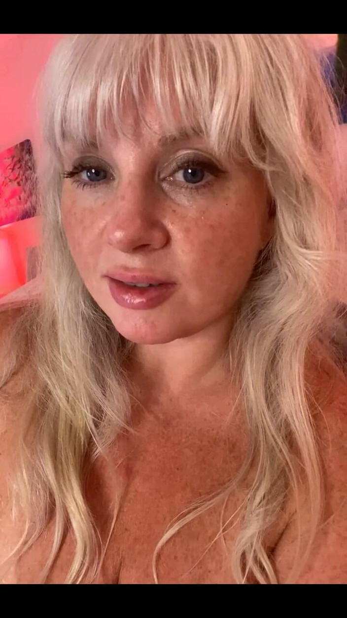 PaintedRose Taboo Femdom Fetish MILF: Bts mavi çıplak ve düşünen kırmızı cumartesi üvey anne dommy sahneler arasında!