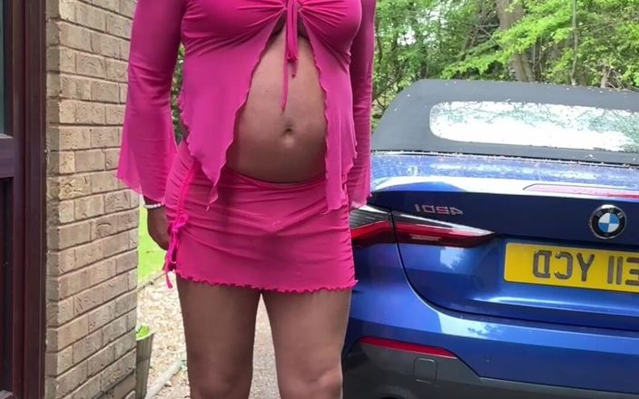 Kellycd2022: Sexy Crossdresser Kellycd2022 in Seamless Pantyhose and Sexy Pink Outfit