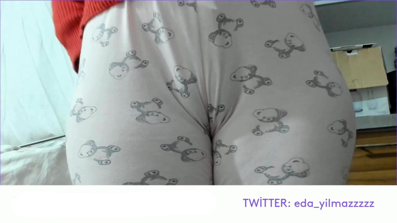 turk_milf_porno: Ik masturbeerde in pyjama - op zijn hondjes in pyjama - grote...