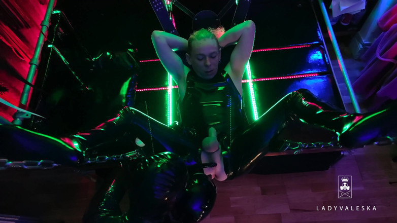 Lady Valeska: Der gummi domme, der riesendildo und der hintern