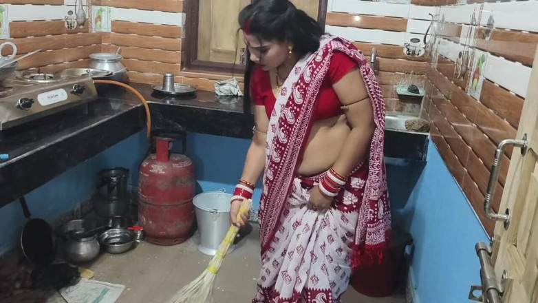 Sona bhabhi: Beautiful Bengali Bhabhi Enjoy Holi Special with Her Neighbours Applied...