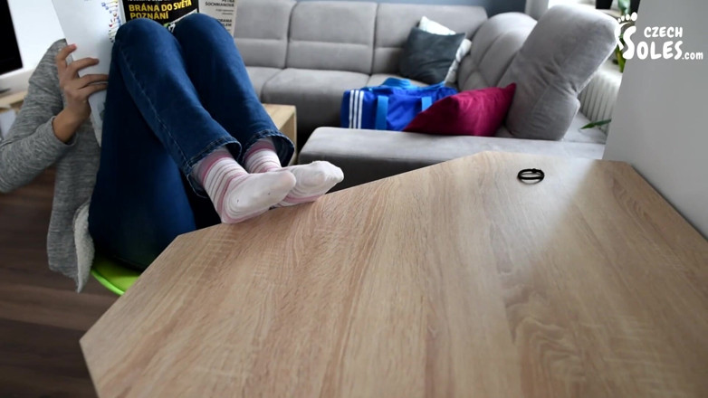 Czech Soles - foot fetish content: Des pieds parfaits dans ton visage - POV