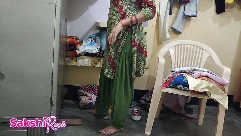 sakshi_raniii: Moje naštvaná macecha, flirtuji a pak jí strčím prst do...