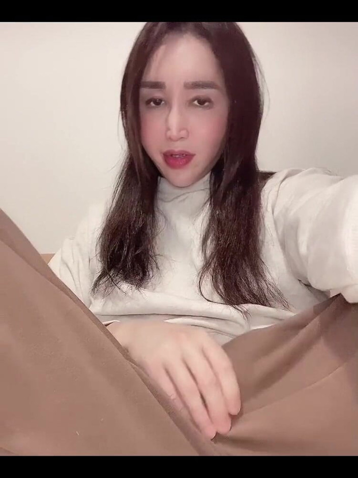 TS Shizuka: Masturbation in Pajamas